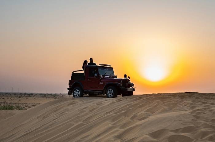 jeep-safari-in-jaisalmer-khuri-dunes