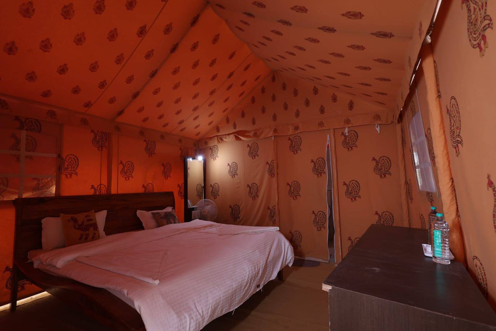 swiss-tent-interior-khuri-jaisalmer